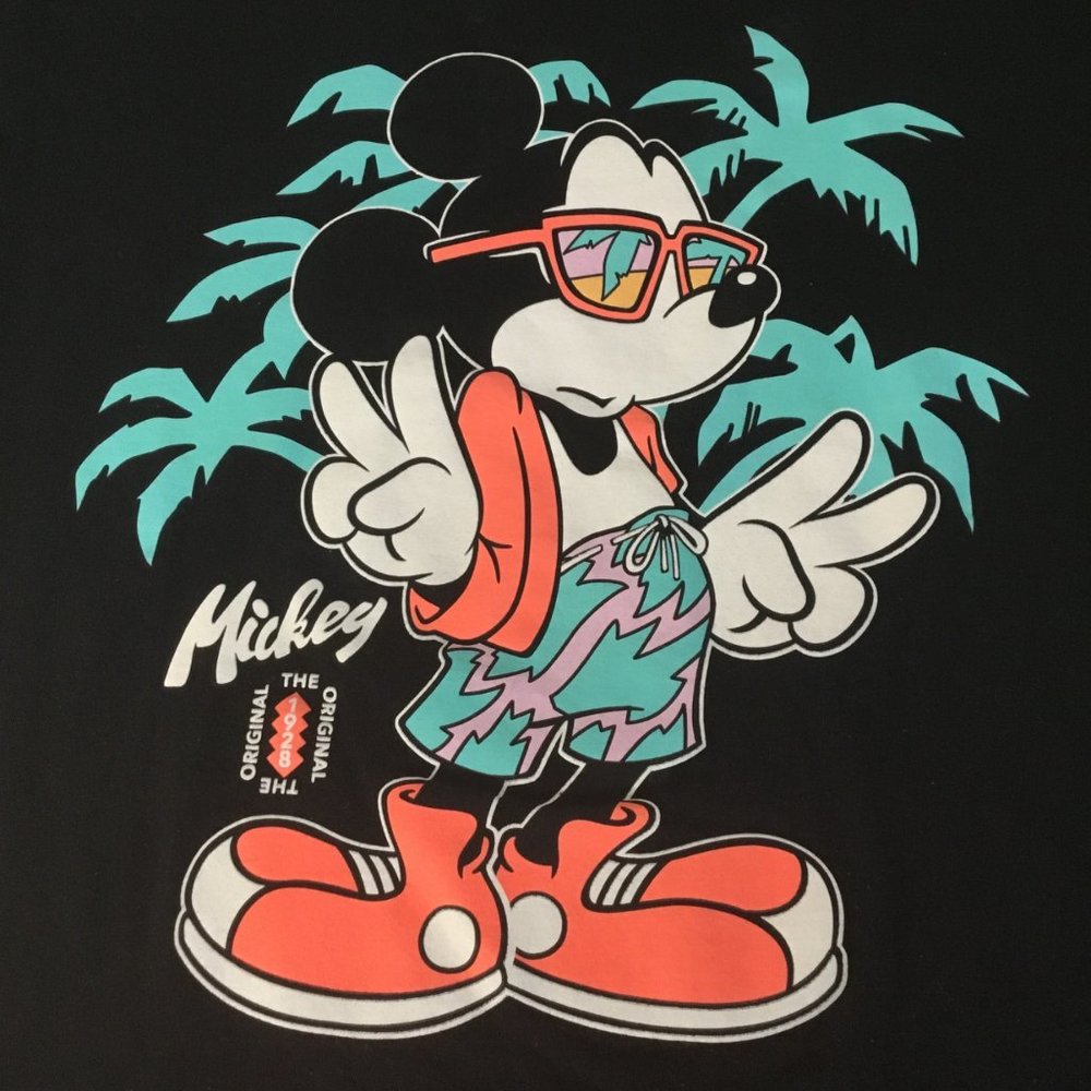 Mickey Mouse 1980's Mickey on Vacation Novelty Tee Collection by NEFF Unisex SM